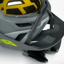 BLUEGRASS Rogue Core MIPS Casque VTT Green Tie-dye Matt 10 BLUEGRASS Rogue Core MIPS Casque VTT Green Tie-dye Matt -Vélos électriques Soldes Magasin bluegrass rogue core mips casque vtt green tie dye matt 3