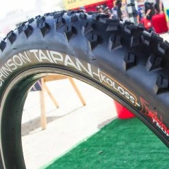 HUTCHINSON Taipan Koloss Pneu Souple Tubeless Ready - 29 X 2,6 Pouces -Vélos électriques Soldes Magasin hutchinson taipan koloss pneu souple tubeless ready 29 x 26 pouces 2