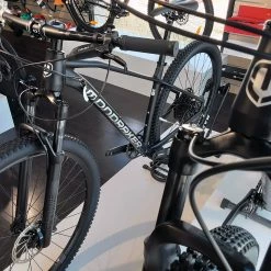 MONDRAKER Chrono VTT Black Silver 2022 -Vélos électriques Soldes Magasin mondraker chrono vtt cross country 2022 black silver 3