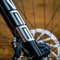 ROCKSHOX Fourche Zeb Ultimate Charger 2.1 RC2 27.5'' Boost 15x110 180mm Déport 44mm -Vélos électriques Soldes Magasin rockshox fourche zeb ultimate charger 21 rc2 275 boost 15x110 180mm deport 44mm 2