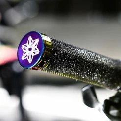 SUPACAZ Diamond Kush Grips Black Oil Slick DH Star Ringz 6 SUPACAZ Diamond Kush Grips Black Oil Slick DH Star Ringz -Vélos électriques Soldes Magasin supacaz diamond kush grips black oil slick dh star ringz 1