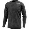 TROY LEE DESIGNS Skyline Air LS Chill Tie Dye Charcoal Maillot Manche Longue 2 TROY LEE DESIGNS Skyline Air LS Chill Tie Dye Charcoal Maillot Manche Longue -Vélos électriques Soldes Magasin troy lee designs skyline air ls chill tie dye charcoal maillot manche longue